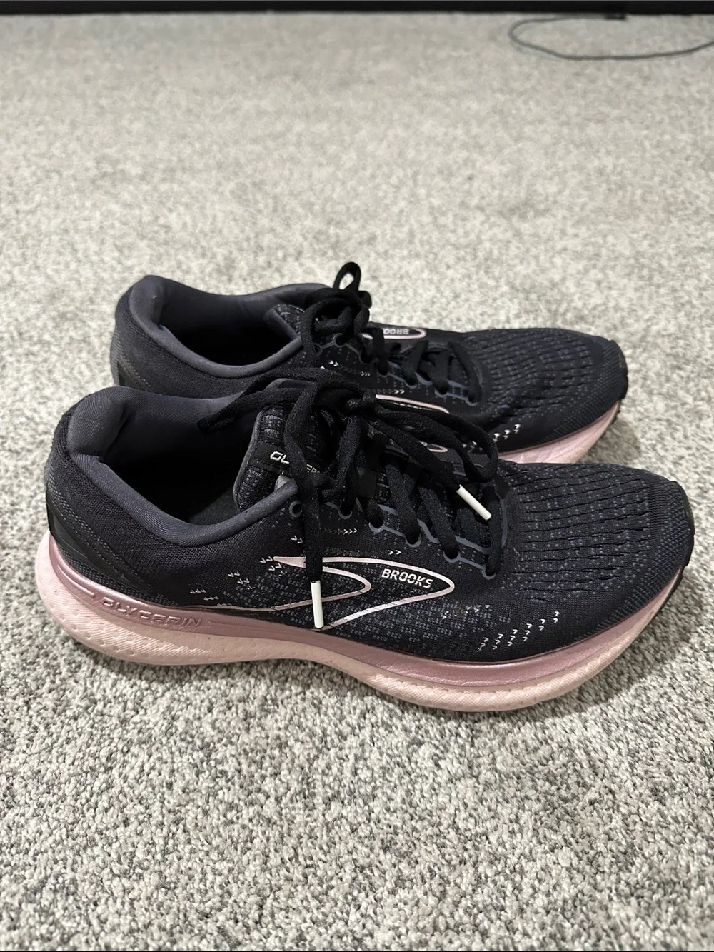 Glycerin Brooks Women's Black with Pink Accent Running Sneakers